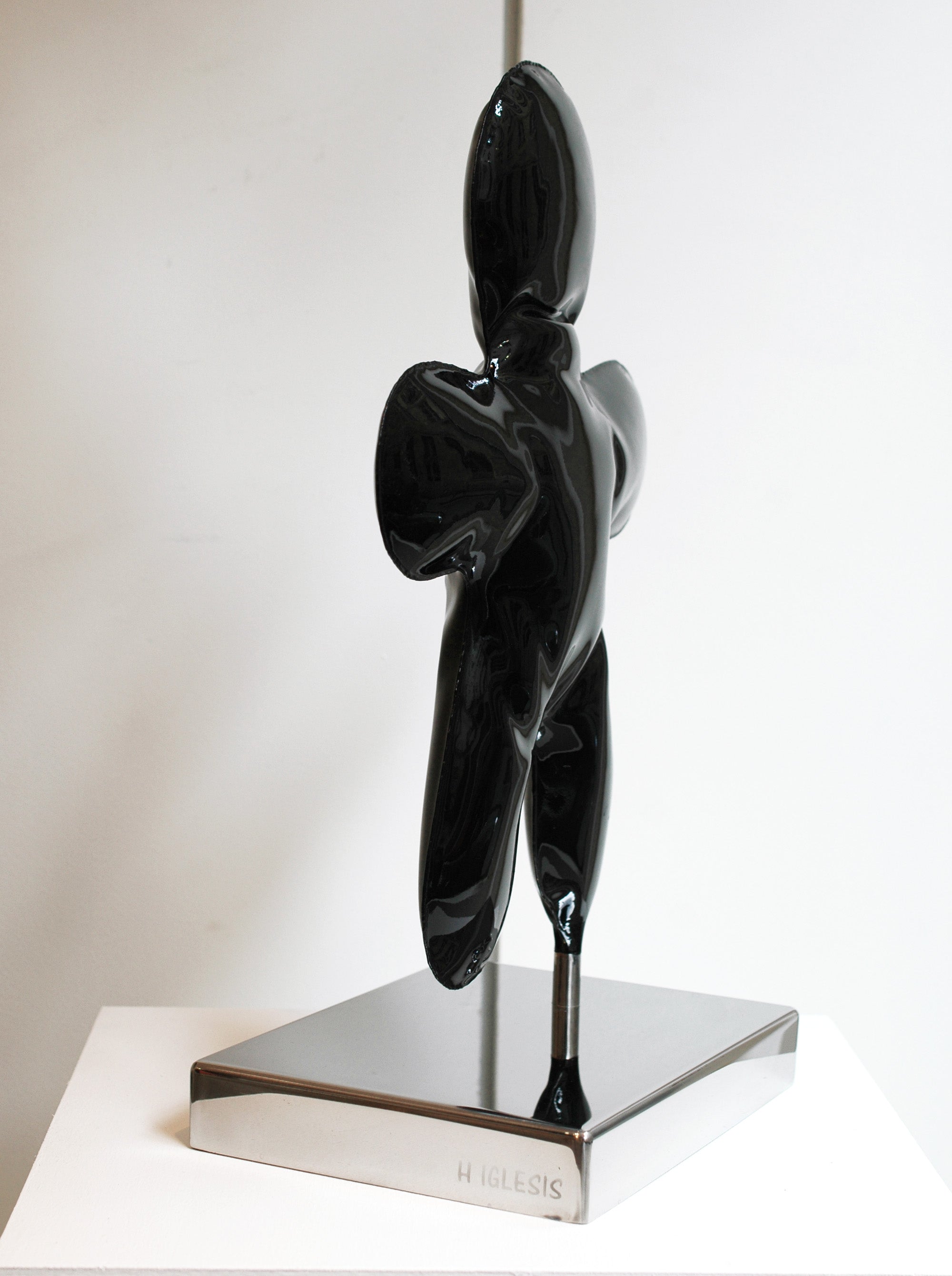 Petit Bonhomme Noir Brillant (F1), 2025